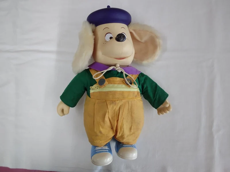 Peluche Takara en vinyle souple vert et gras