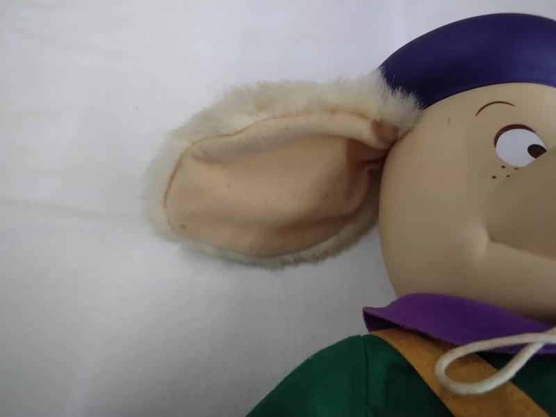 Peluche Takara en vinyle souple vert et gras