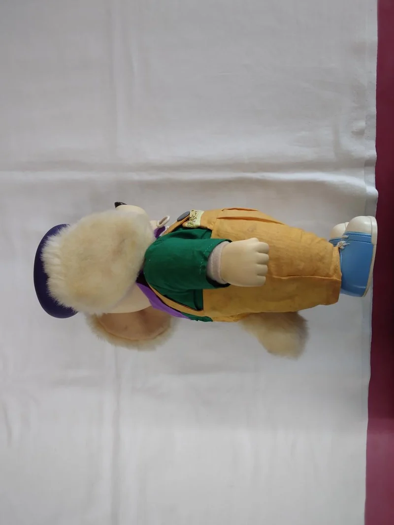Peluche Takara en vinyle souple vert et gras