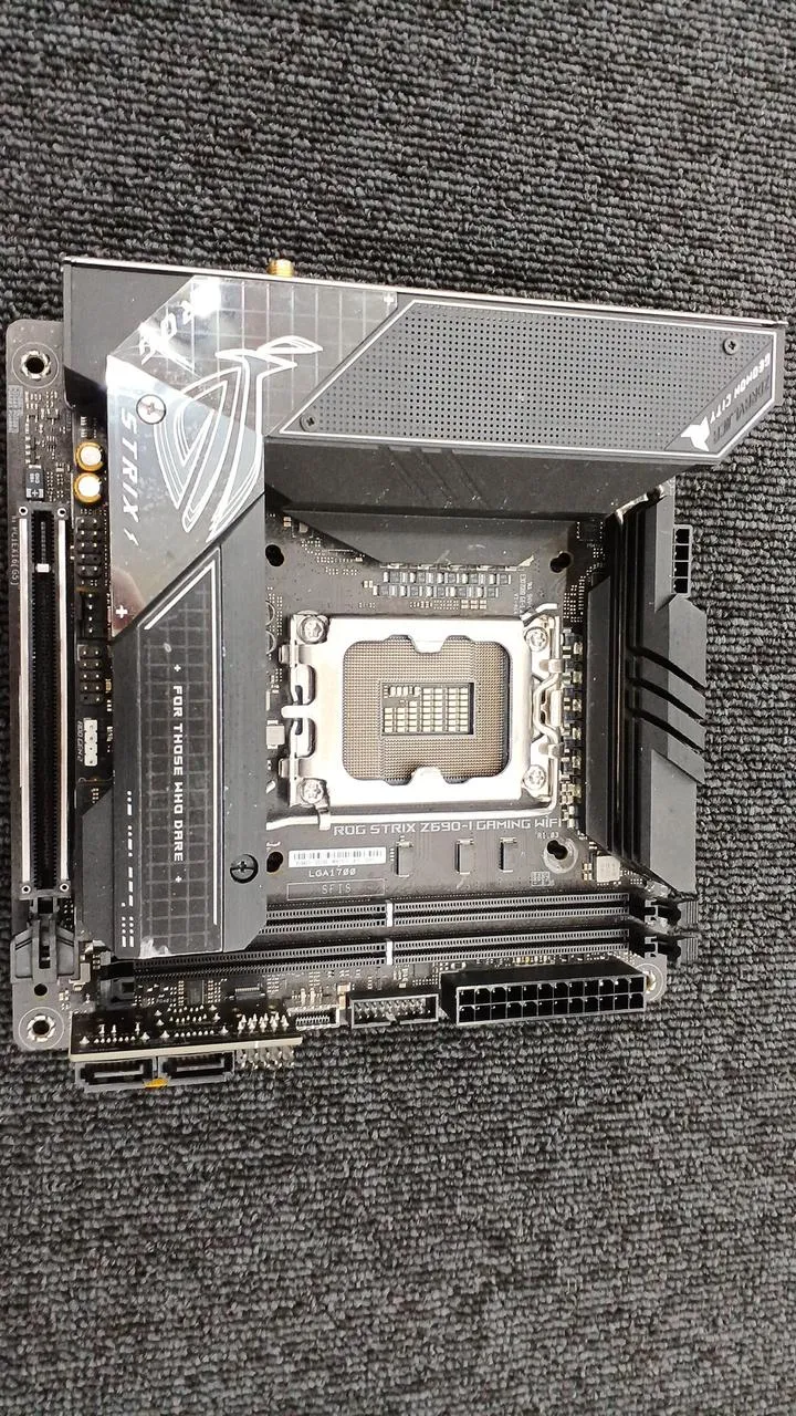 Carte mère ASUS ROG STRIX Z690-I GAMING WIFI