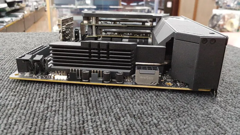 Carte mère ASUS ROG STRIX Z690-I GAMING WIFI