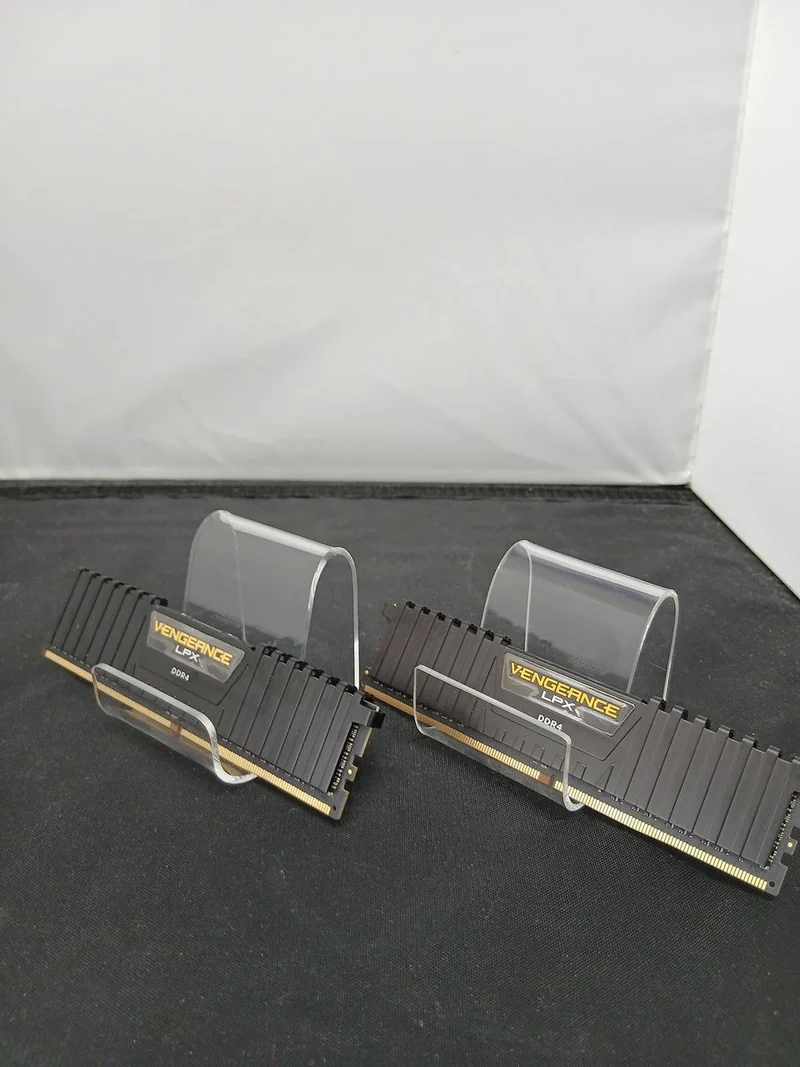 Mémoire CORSAIR DDR4 CMK16GX4M2A2666C16