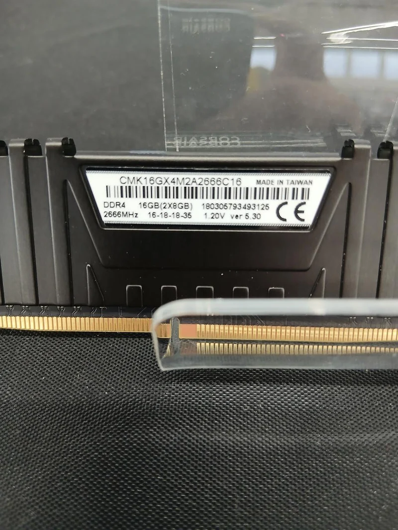 Mémoire CORSAIR DDR4 CMK16GX4M2A2666C16