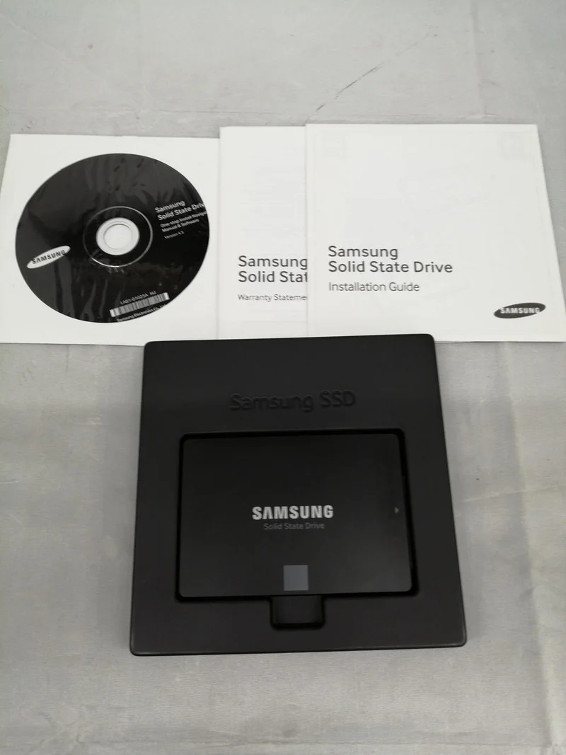 SSD SAMSUNG (500 Go) MZ-75E500