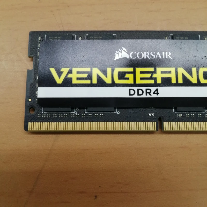 Mémoire PC CORSAIR CMSX32GX4M2A3000C16