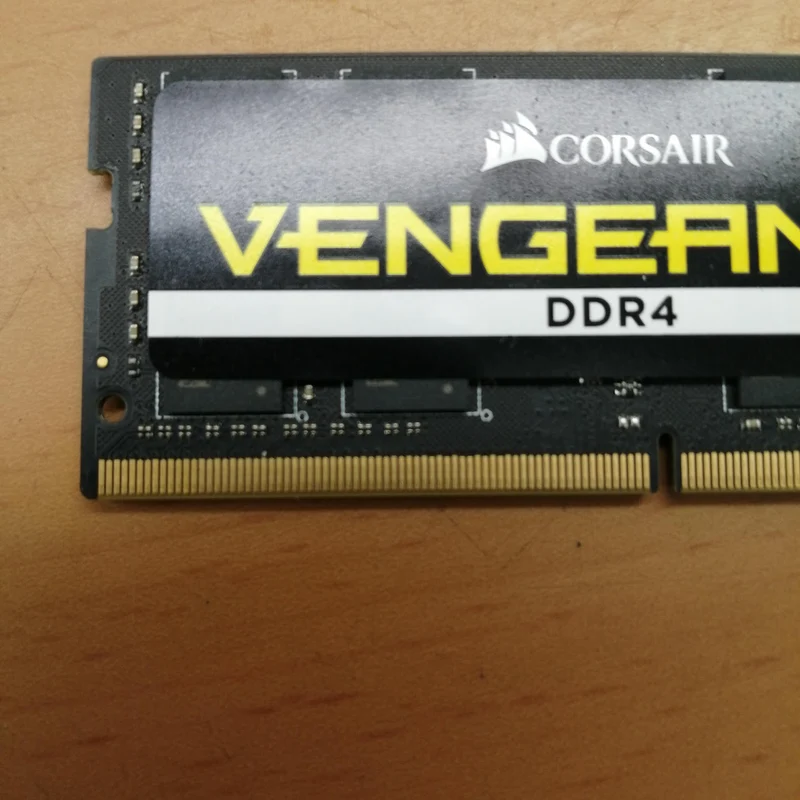 Mémoire PC CORSAIR CMSX32GX4M2A3000C16