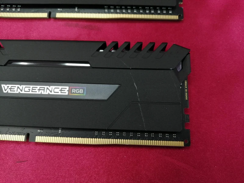 Mémoire CORSAIR CMR16GX4M2Z3200C16