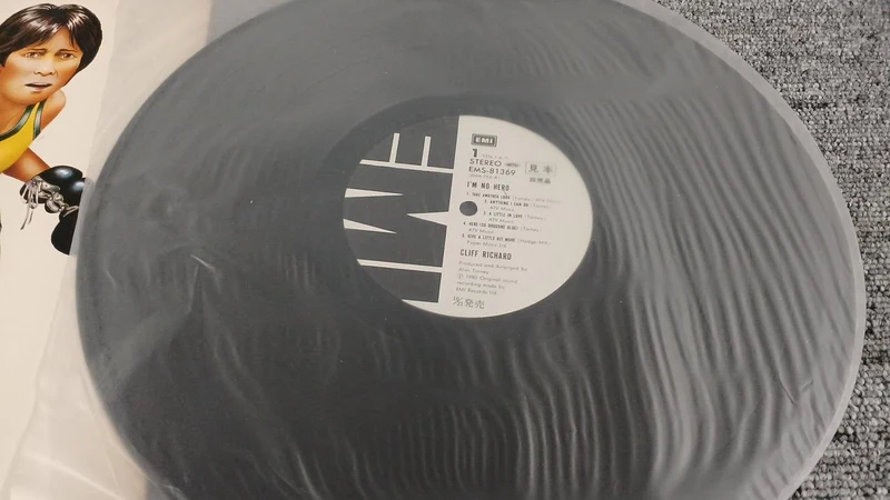 Disque d'échantillons Toshiba, disque inutilisé : Je ne suis pas un héros !