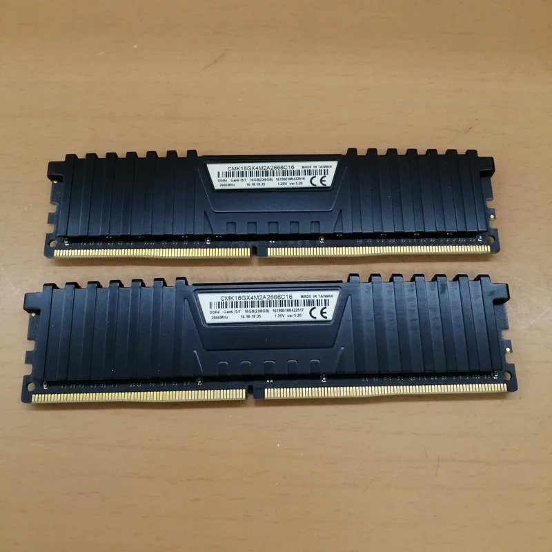 Mémoire CORSAIR (2 barrettes de 8 Go) CMK16GX4M2A2666C16