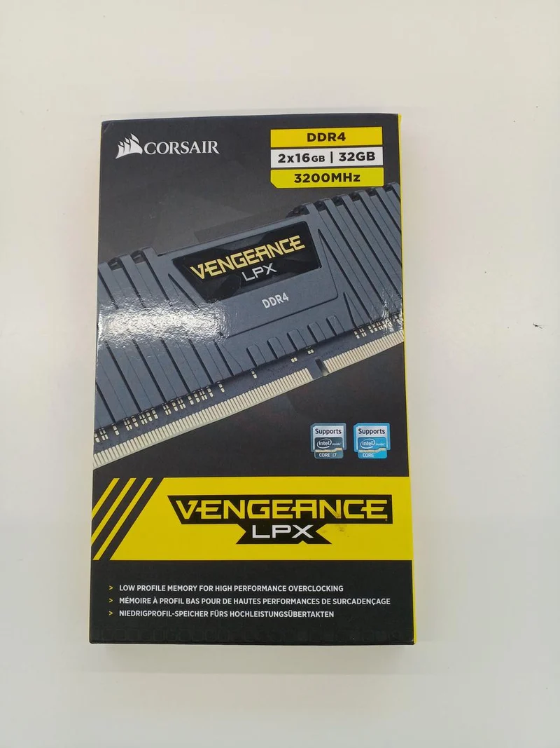 Mémoire CORSAIR pour PC de bureau (DDR4/3200) CMK32GX4M2E3200C16
