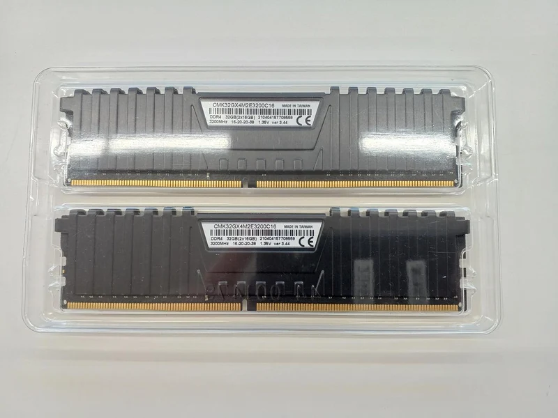 Mémoire CORSAIR pour PC de bureau (DDR4/3200) CMK32GX4M2E3200C16