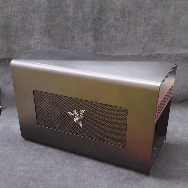[À DÉCHETER] Boîtier GPU externe RAZER Core X Chroma RC21-0143