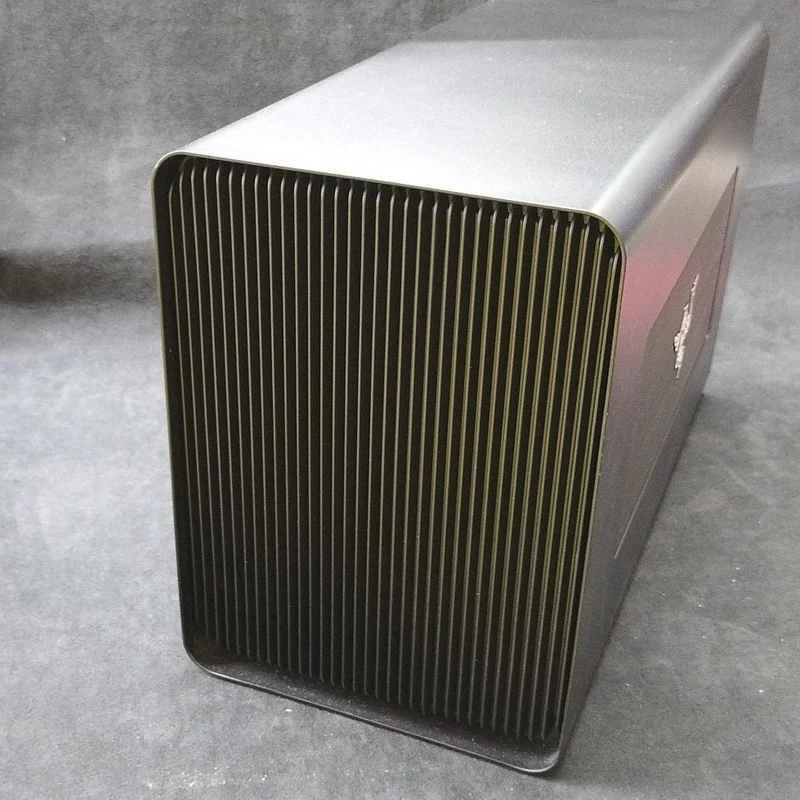 [À DÉCHETER] Boîtier GPU externe RAZER Core X Chroma RC21-0143
