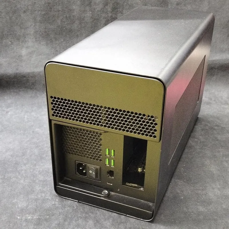 [À DÉCHETER] Boîtier GPU externe RAZER Core X Chroma RC21-0143