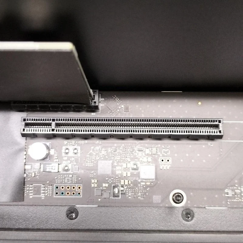 [À DÉCHETER] Boîtier GPU externe RAZER Core X Chroma RC21-0143