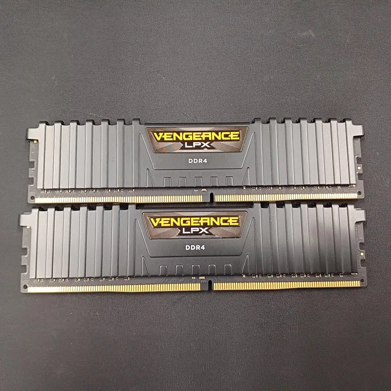 Mémoire CORSAIR CMK16GX4M2A2666C16