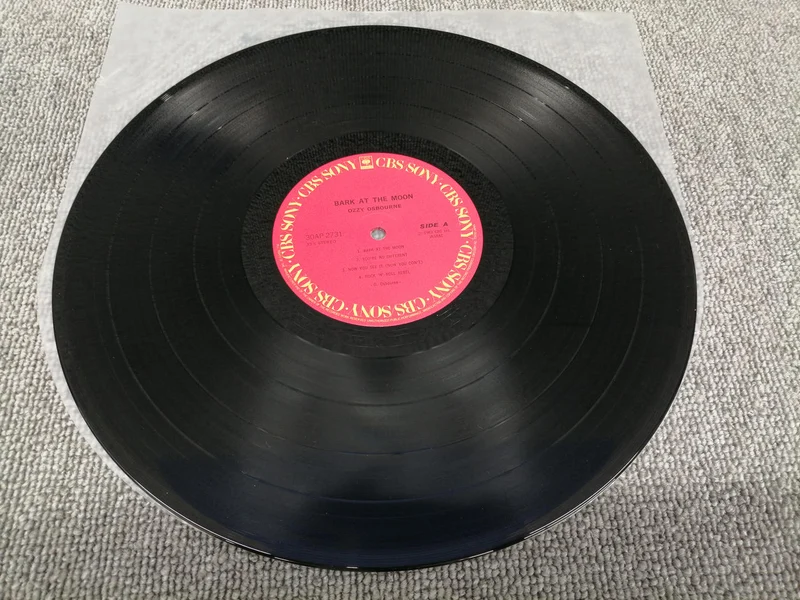 Disque vinyle analogique SONY OZZY OSBOURNE / BARK AT THE MOO