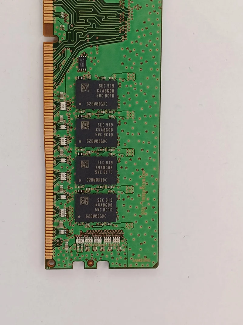 Mémoire SAMSUNG DDR4 16 Go M378A2K43CB1-CTD