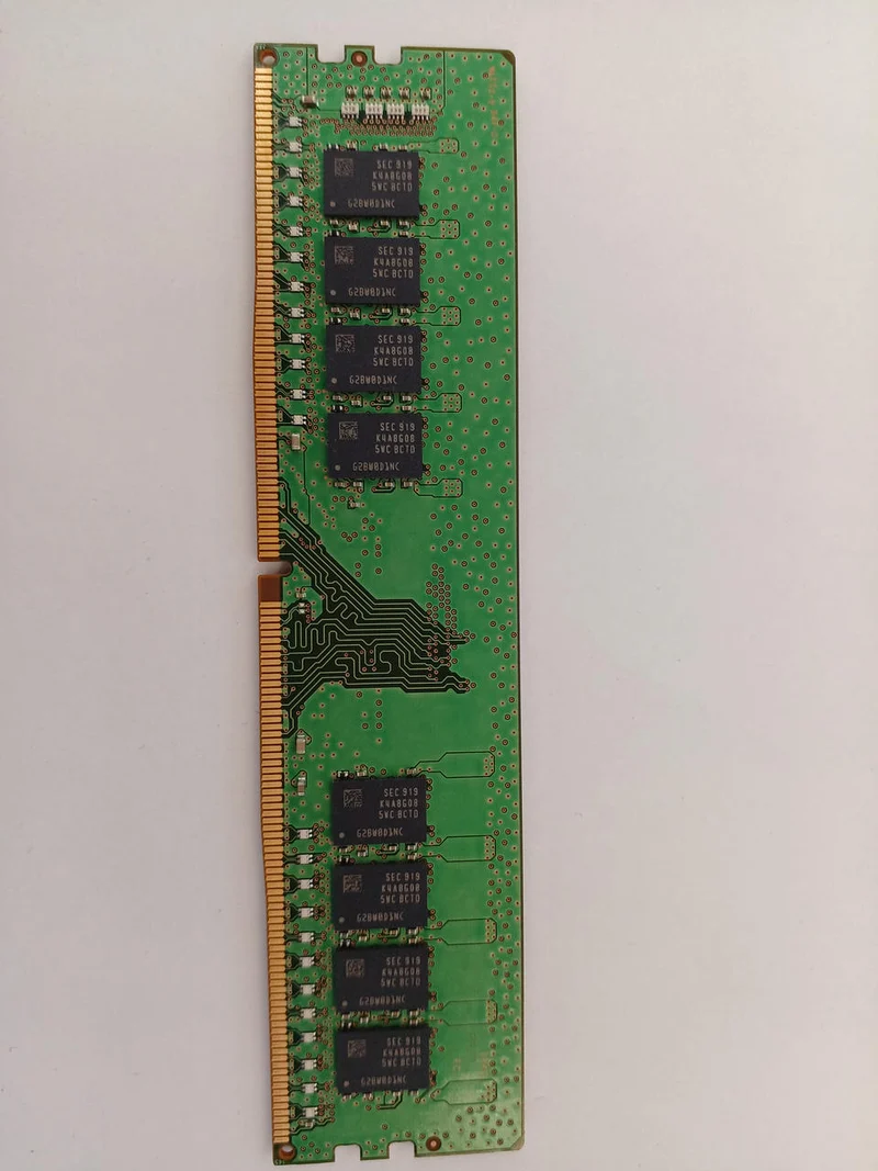 Mémoire SAMSUNG DDR4 16 Go M378A2K43CB1-CTD