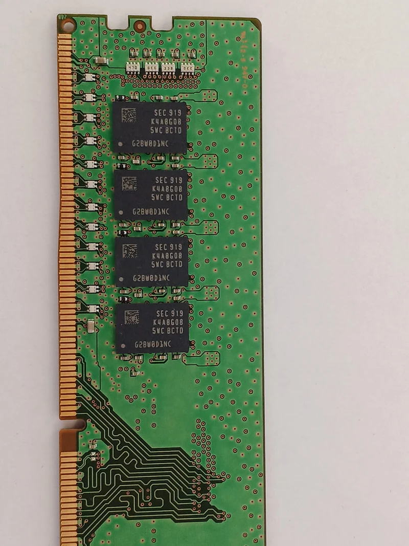 Mémoire SAMSUNG DDR4 16 Go M378A2K43CB1-CTD