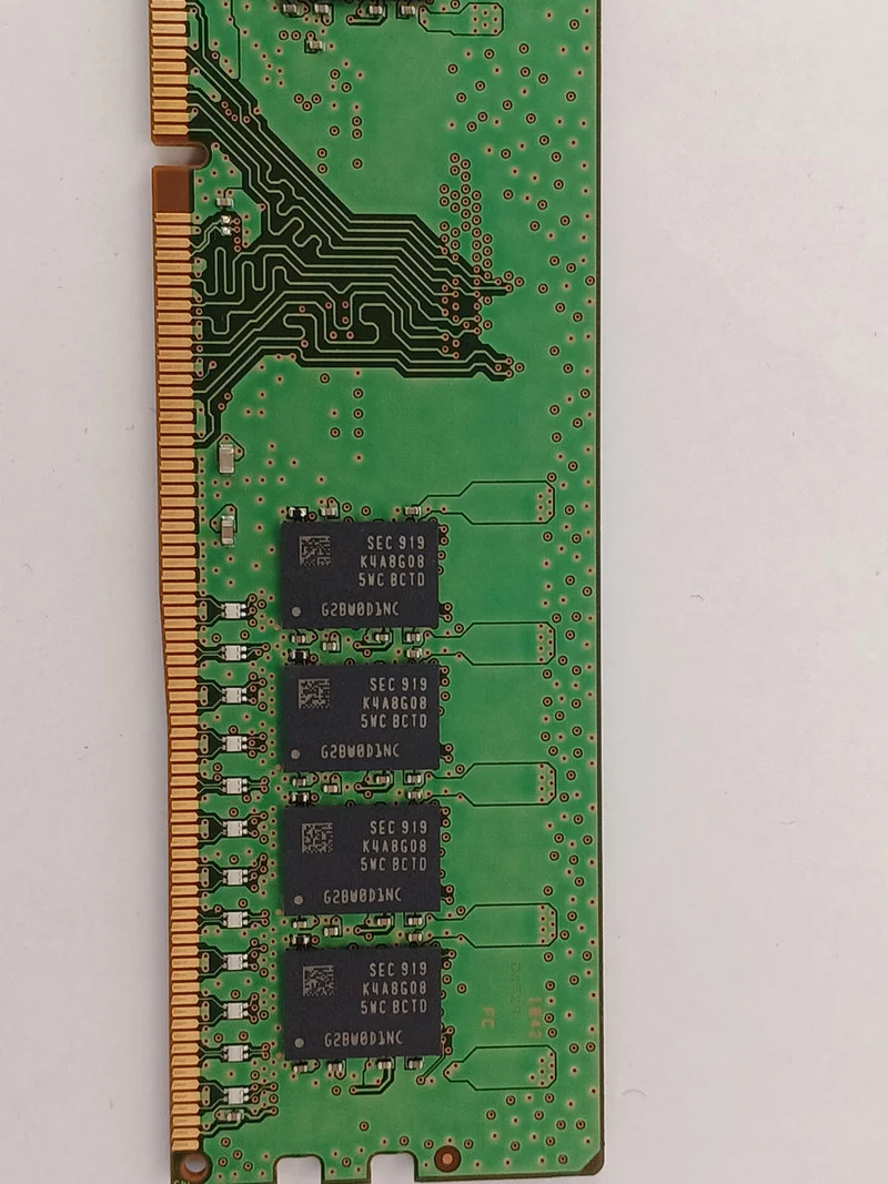 Mémoire SAMSUNG DDR4 16 Go M378A2K43CB1-CTD