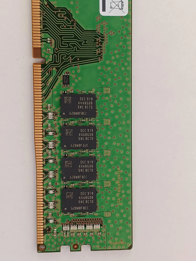 Mémoire SAMSUNG DDR4 16 Go M378A2K43CB1-CTD