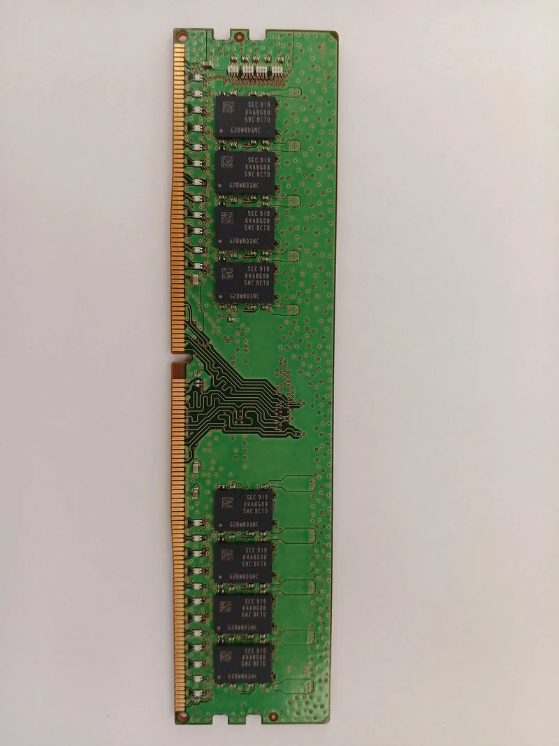 Mémoire SAMSUNG DDR4 16 Go M378A2K43CB1-CTD