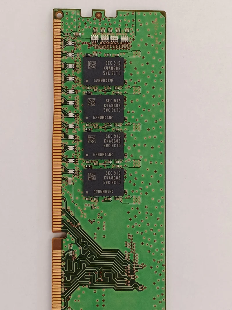 Mémoire SAMSUNG DDR4 16 Go M378A2K43CB1-CTD