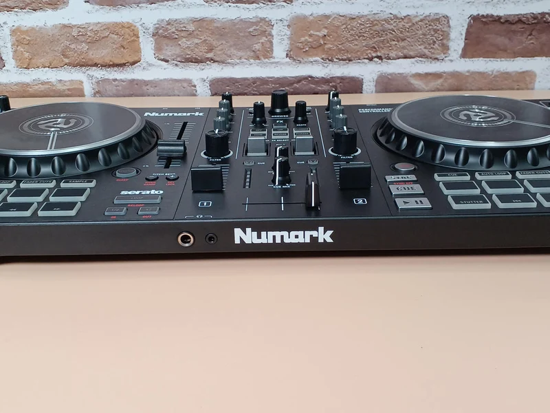 Contrôleur DJ NUMARK MIXTRACK PRO FX