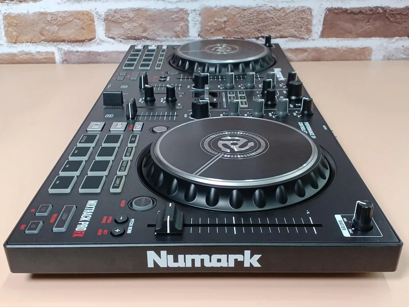 Contrôleur DJ NUMARK MIXTRACK PRO FX