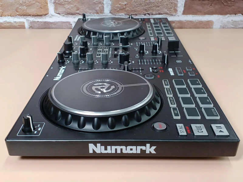 Contrôleur DJ NUMARK MIXTRACK PRO FX