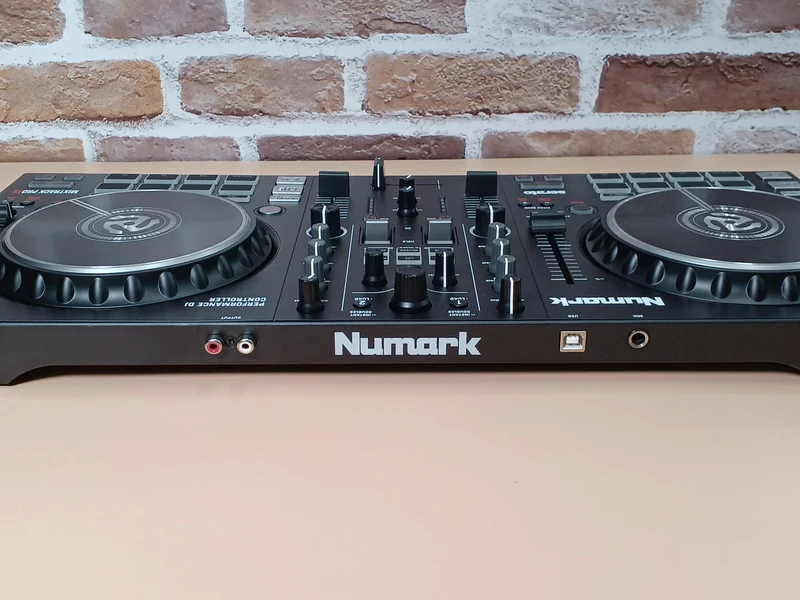 Contrôleur DJ NUMARK MIXTRACK PRO FX