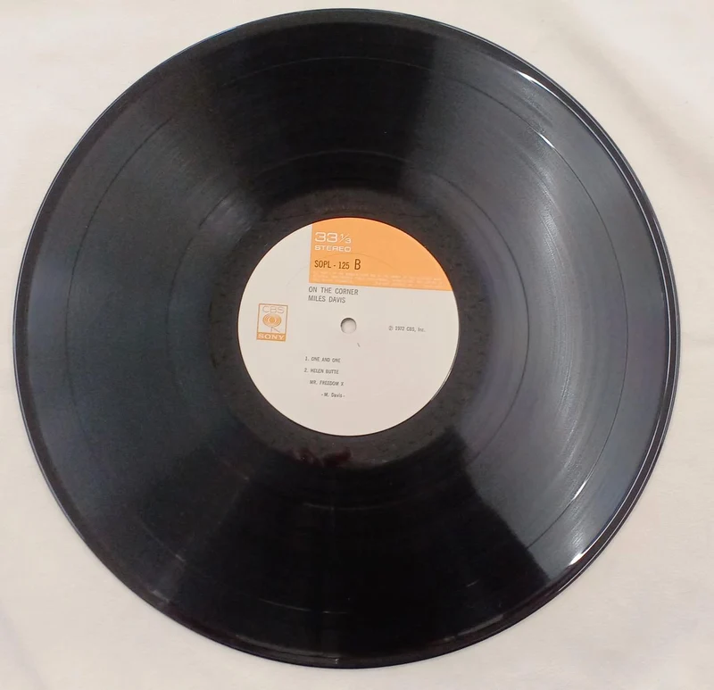 Disque SONY AU COIN DE LA RUE