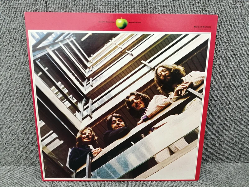 Disque vinyle analogique Toshiba THE BEATLES / 1962-1966