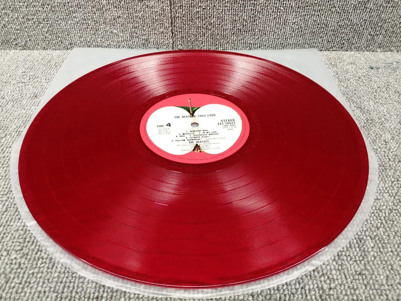 Disque vinyle analogique Toshiba THE BEATLES / 1962-1966