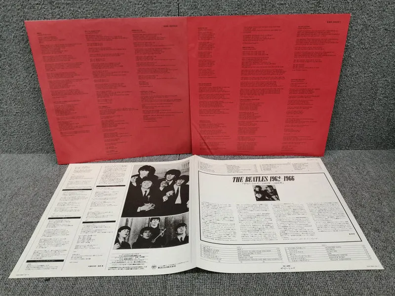 Disque vinyle analogique Toshiba THE BEATLES / 1962-1966