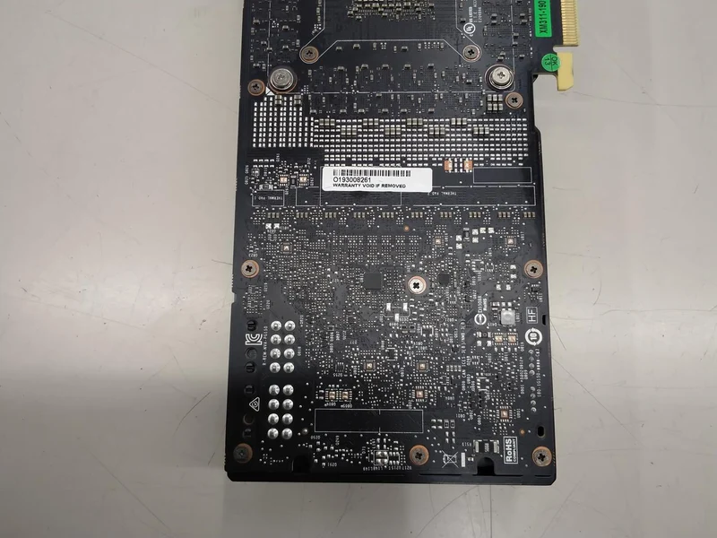 Unité principale NVIDIA uniquement : Carte graphique : GEFORCE RTX2080