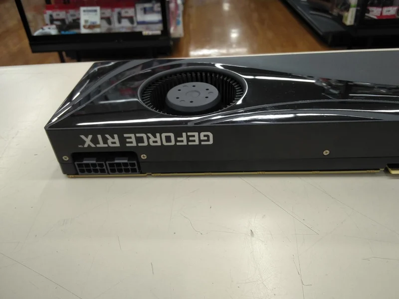 Unité principale NVIDIA uniquement : Carte graphique : GEFORCE RTX2080