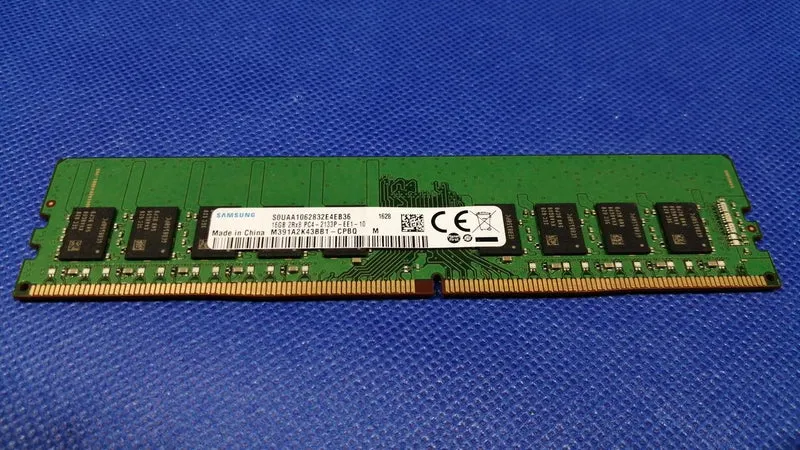 Mémoire vive (RAM) Samsung DDR4 pour ordinateur de bureau, 16 Go x1, M391A2K43BB1-CPBQ
