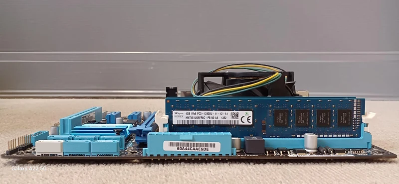 [À DÉCHETER] Carte mère ASUS avec processeur P8B75-M LX PLUS