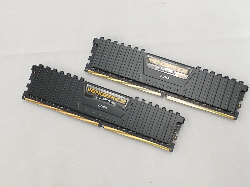 Mémoire CORSAIR DDR4 (16 Go) CMK16GX4M2A2666C16
