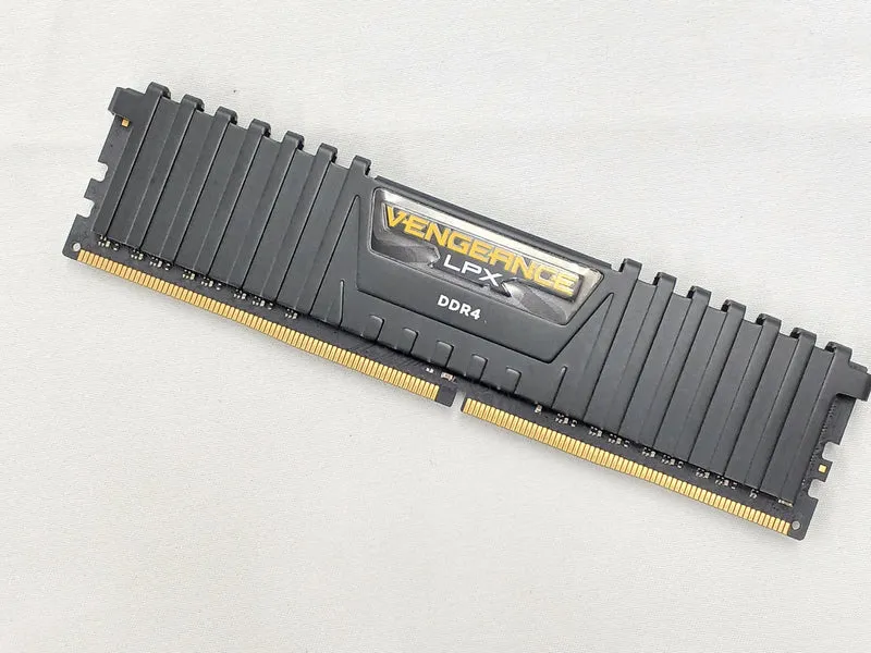Mémoire CORSAIR DDR4 (16 Go) CMK16GX4M2A2666C16