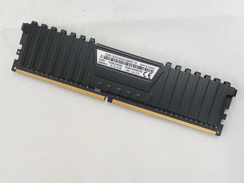Mémoire CORSAIR DDR4 (16 Go) CMK16GX4M2A2666C16
