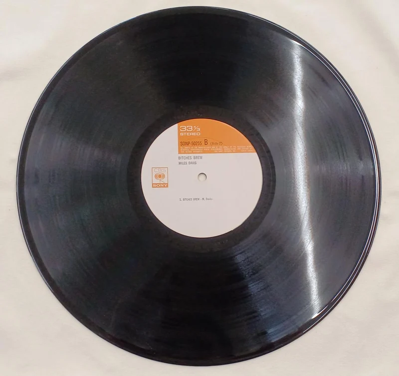 Disque SONY MILES DAVIS BITCHES BREW