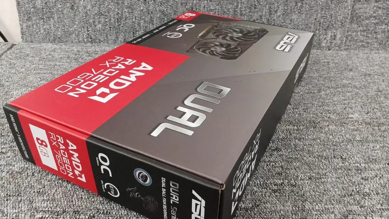 Carte graphique ASUS RADEON RX7600 neuve (non ouverte)