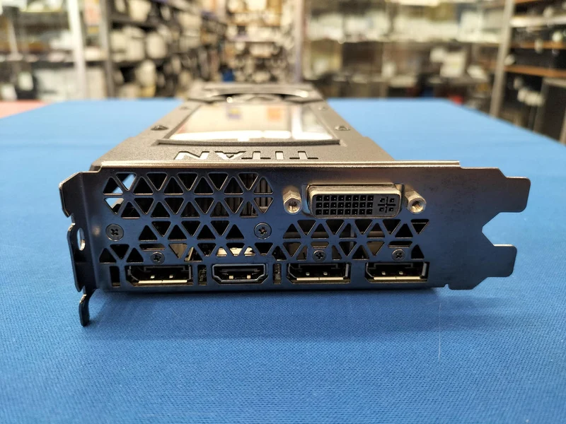 Carte graphique NVIDIA : NTITAN X12GD5