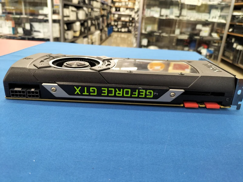 Carte graphique NVIDIA : NTITAN X12GD5