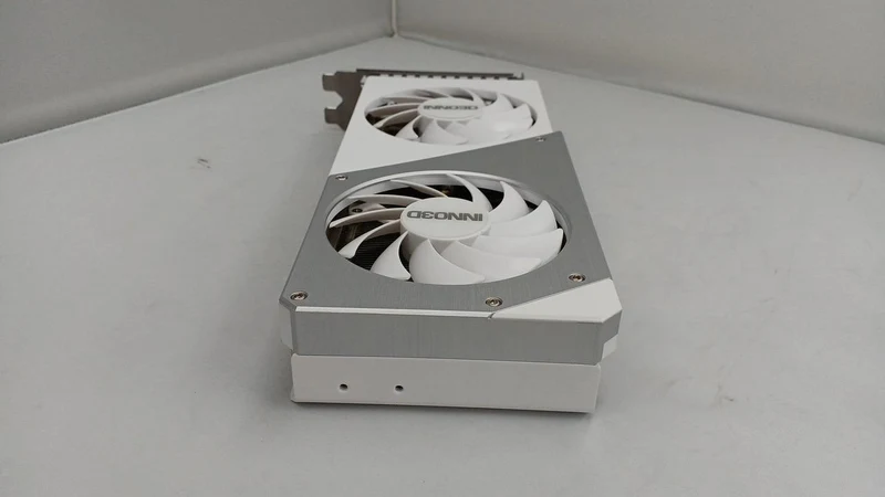 Carte graphique INNO3D : GeForce RTX 4060 Ti 8 Go Twin