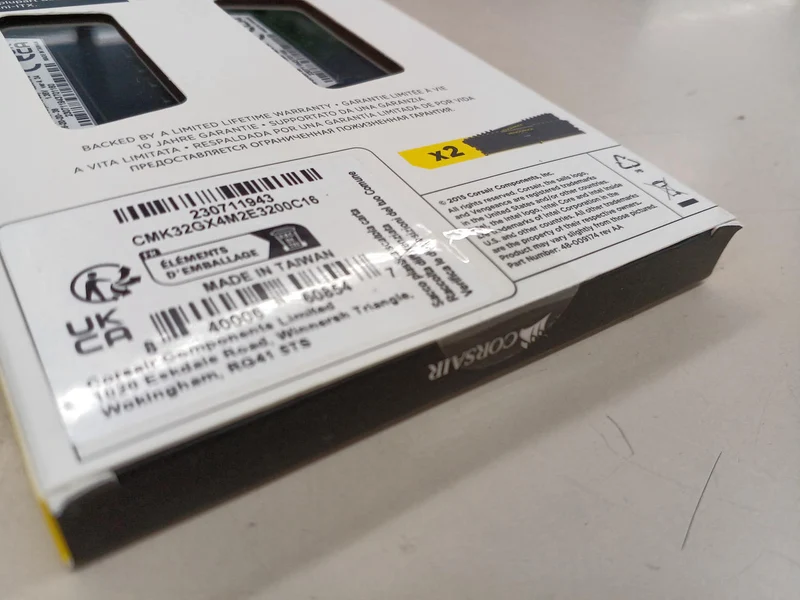 CORSAIR [Non ouvert] Mémoire PC CMK32GX4M2E3200C16