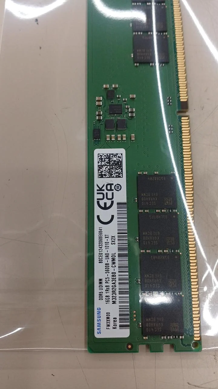 Mémoire de bureau SAMSUNG (DDR5 16 Go) M323R2GA3EB0-CWM0L